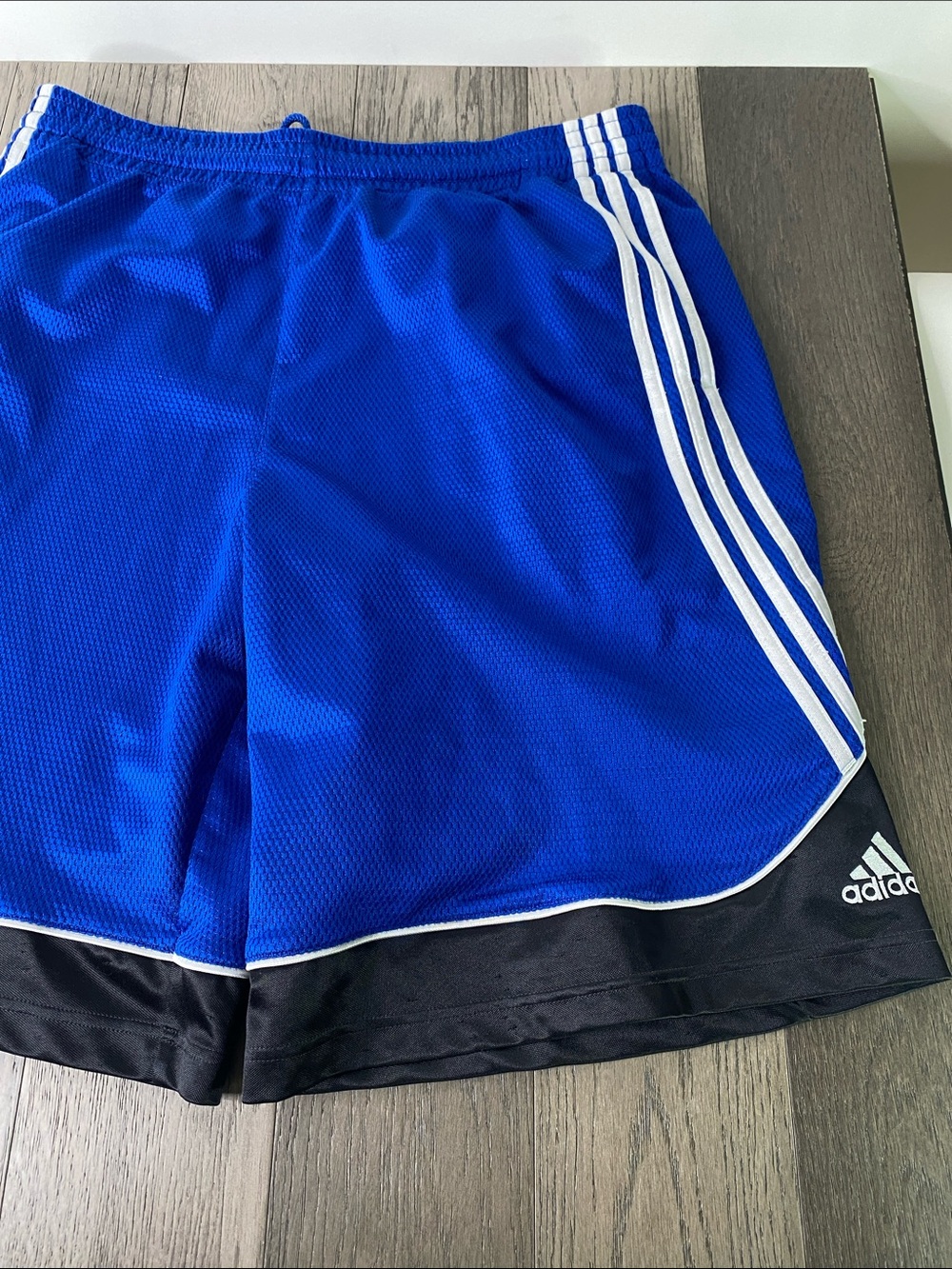 Vtg adidas Men’s Size XL Athletic Shorts Blue with Black Trim - 1474
